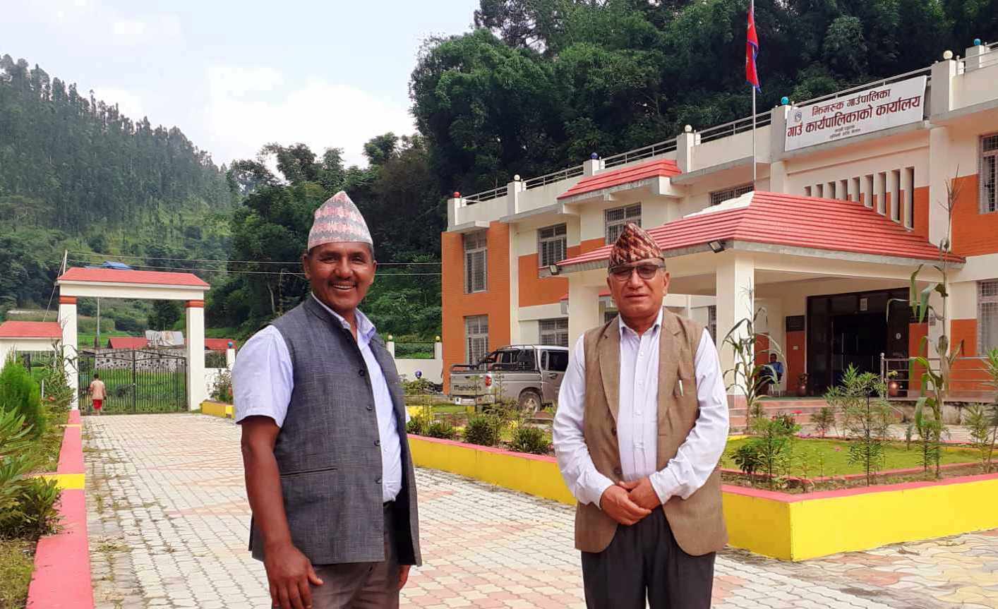 झिमरुकमा दुई अध्यक्षको भेट,‘कर्मचारीलाई काम गर्ने वातावरण जनप्रतिनिधीले बनाइदिनुपर्छ’